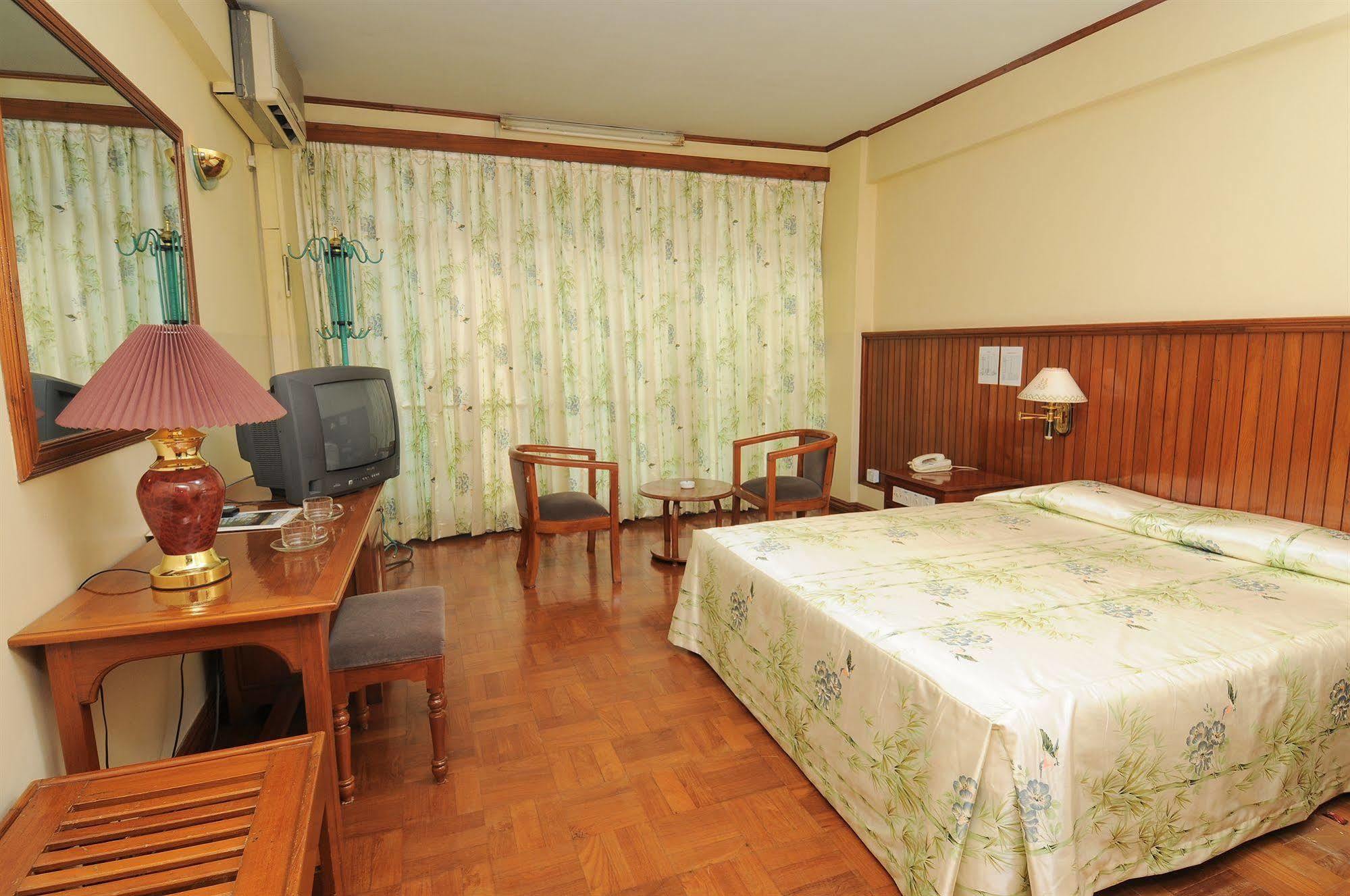 Panda Hotel Yangon Exterior foto