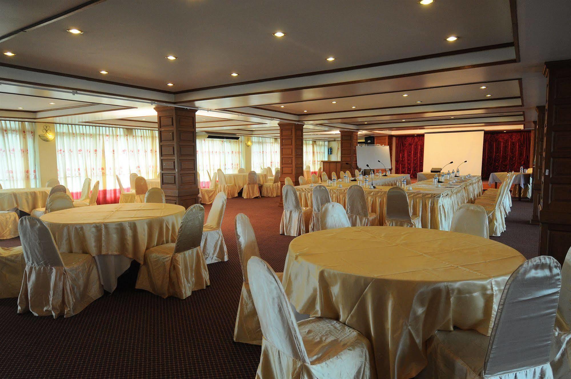Panda Hotel Yangon Exterior foto