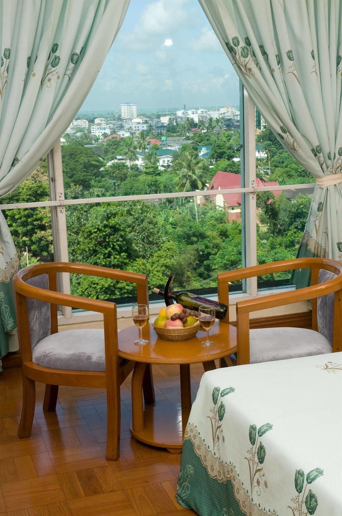 Panda Hotel Yangon Exterior foto